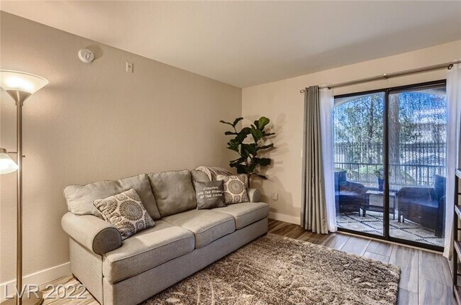 Photo - 950 Seven Hills Dr