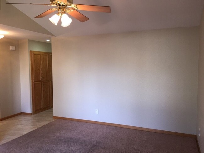 Photo - Clean Large 4 Bedroom 2 Bathroom Home For Rent - Section 8 Vouchers Accepted.