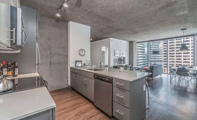 Building Photo - 200 W Washington St Rental