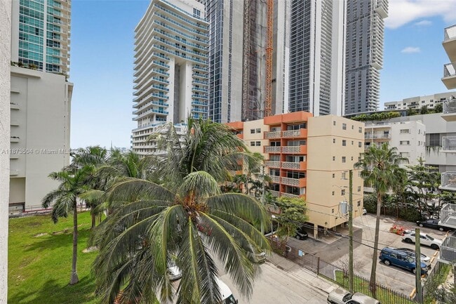 Photo - 471 NE 25th St Unidad 503