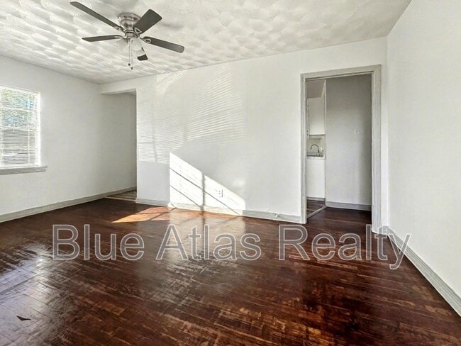 Photo - 5207 Spruce St