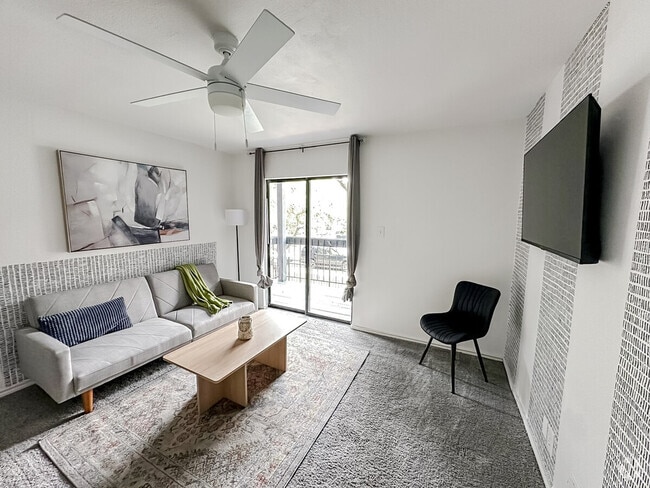 Building Photo - 1038 Rosemont St Rental
