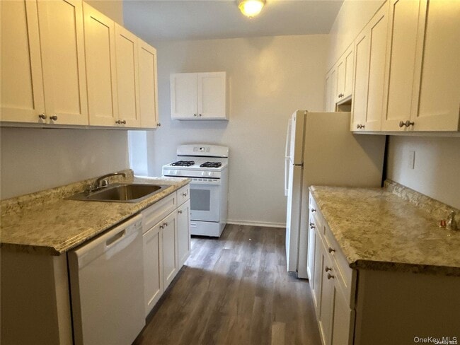 Photo - 12 Welwyn Rd Unit 2P