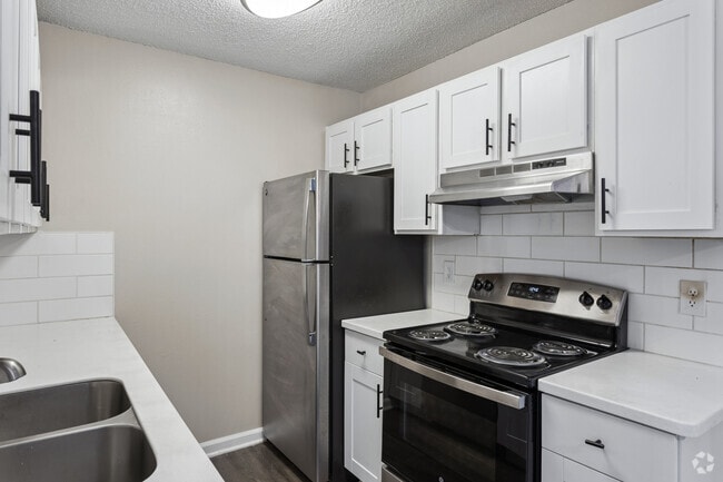 2BR, 2BA - 880SF - Kitchen