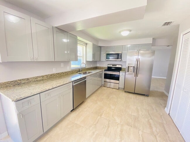 Photo - Beautiful 3 Bedroom House in Quiet Ormond ...