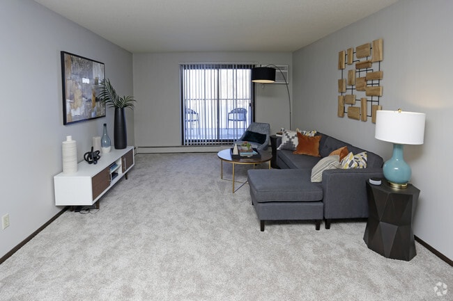 2BR, 1 1/2BA - 952 SF