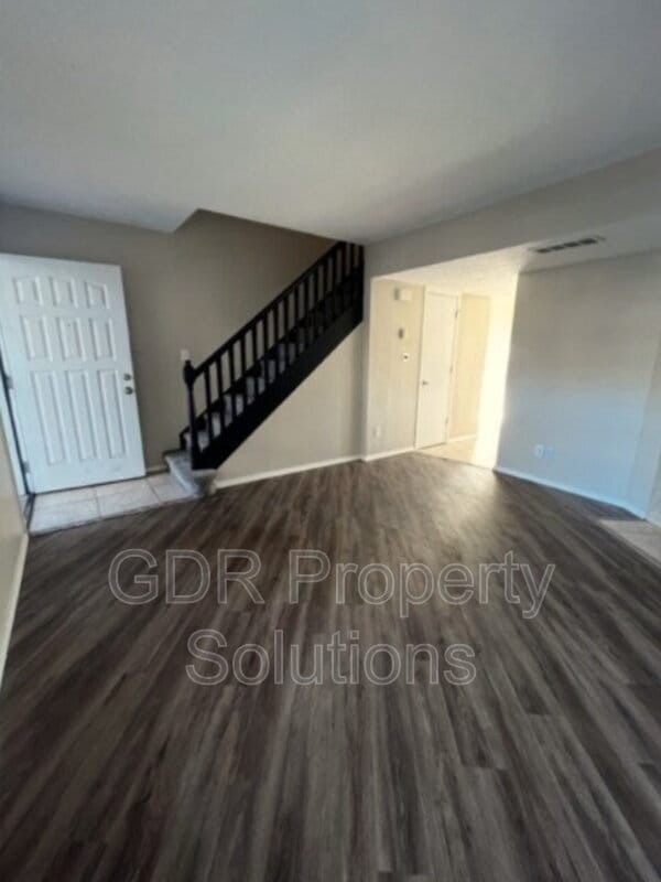 Photo - 700 Fruit Ave NW