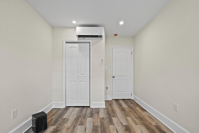 Photo - 2539 St Paul St