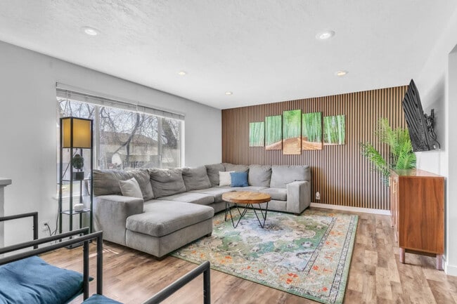 Building Photo - 423 W 1640 S Rental
