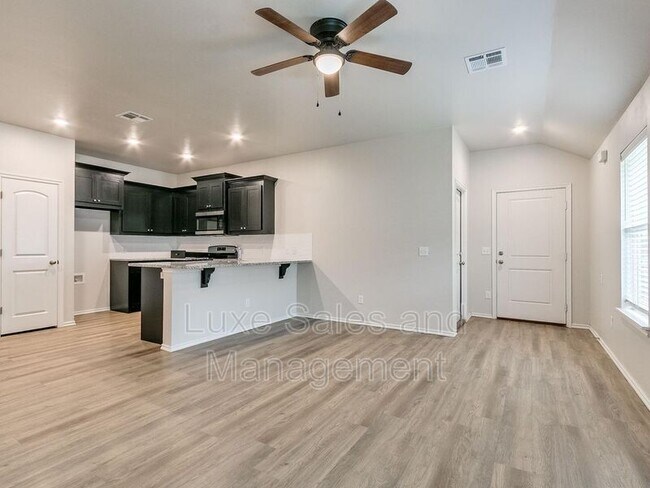 Photo - 10526 Utica Dr
