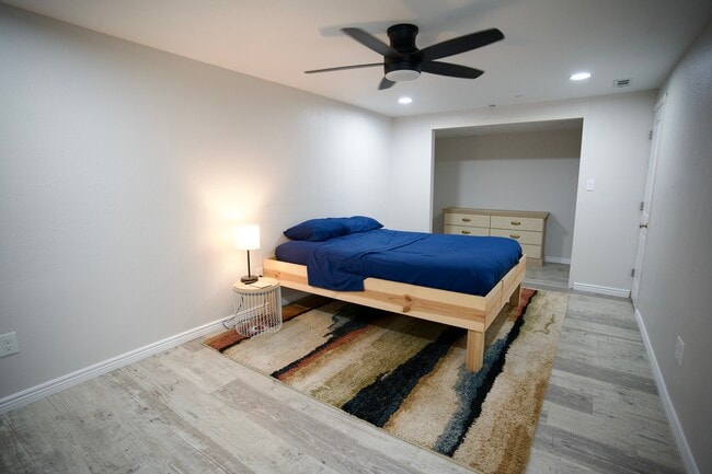 Photo - 303 Quebec St