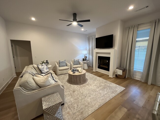 Photo - 439 Wagon Wheel Ave