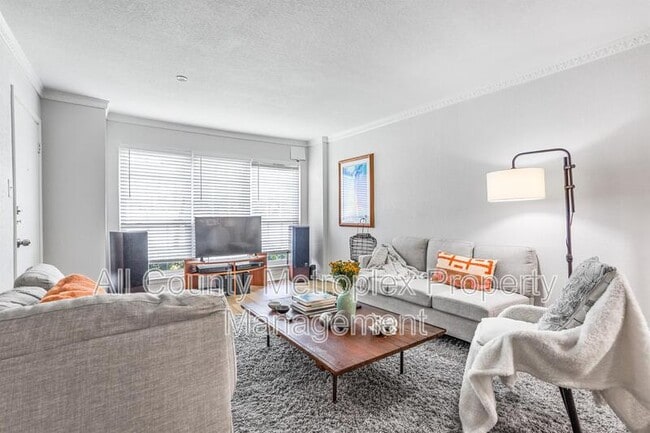 Photo - 7924 Royal Ln