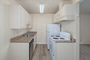 1BR, 1BA - 567SF - Kitchen