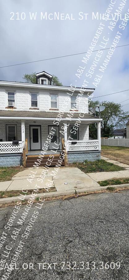 Photo - 210 W McNeal St