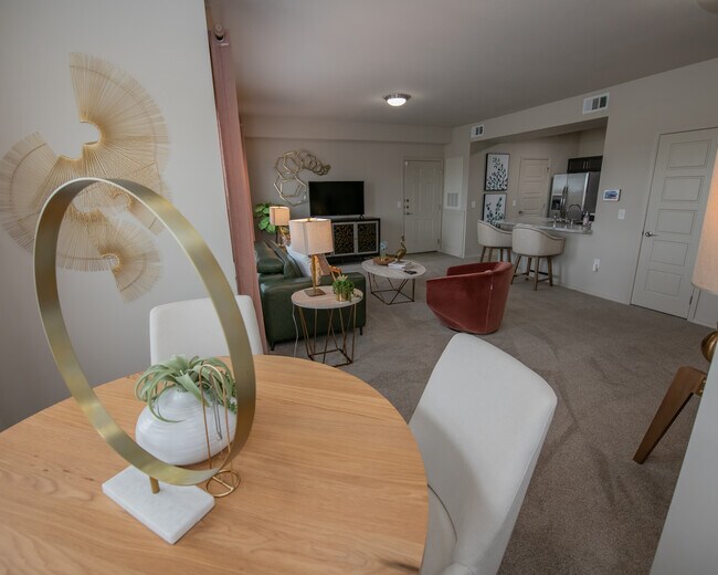 97 North Oak Apartments Kansas City, MO