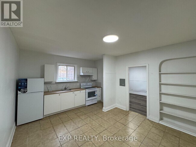 Photo - 17 Loyer St