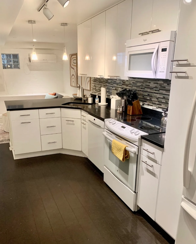 Photo - 1731 Church St NW