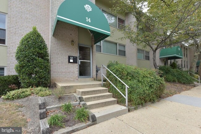 Building Photo - 14 Canterbury Sq Unit ###