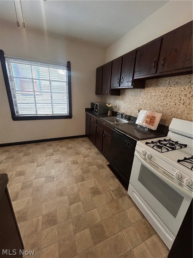 Photo - 1707 W 31st Pl