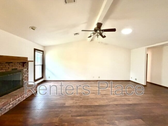 Photo - 319 W 33rd St