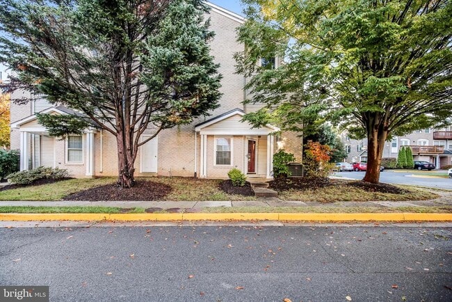 Building Photo - 11801 Rockaway Ln Rental