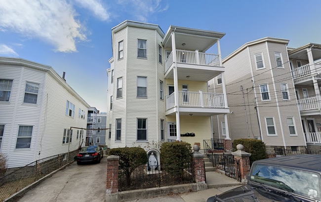 Building Photo - 14 Belknap St Unit 1 Rental