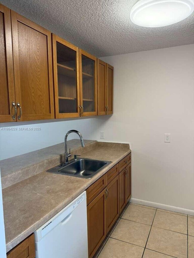 Photo - 8550 N Sherman Cir Unit 203