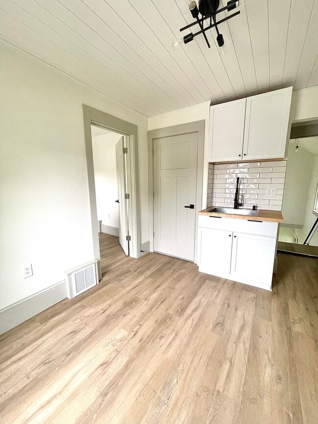 Photo - 621 Duplex Unit 3