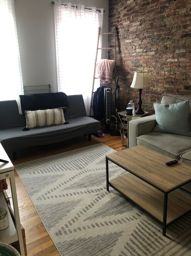 Building Photo - 54 Gainsborough St