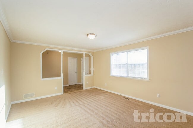 Photo - 2889 Darrah Ct SW
