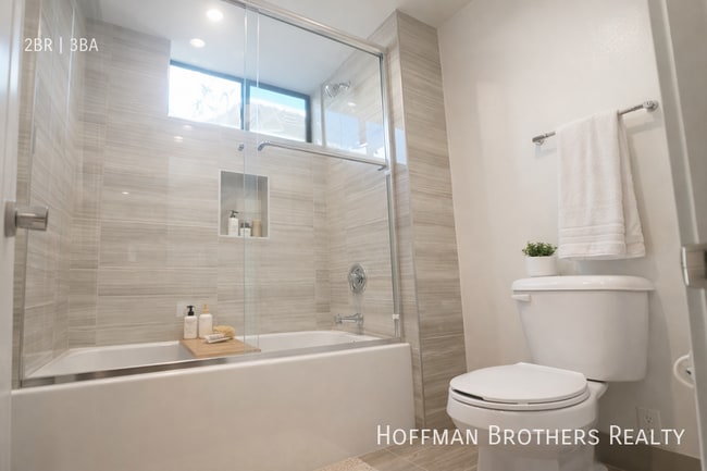Photo - 115 S St Andrews Pl