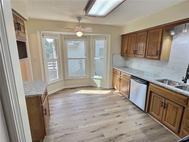 Photo - 1121 NE Ridgeview Dr