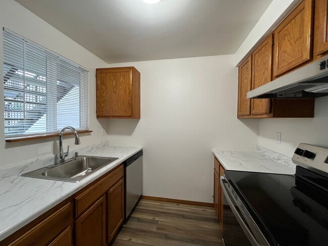 Photo - Updated 1st floor 1 X 1 Beaverton Condo! Close to Downtown Beaverton! Spacious & Open, Close to N... Unit F23