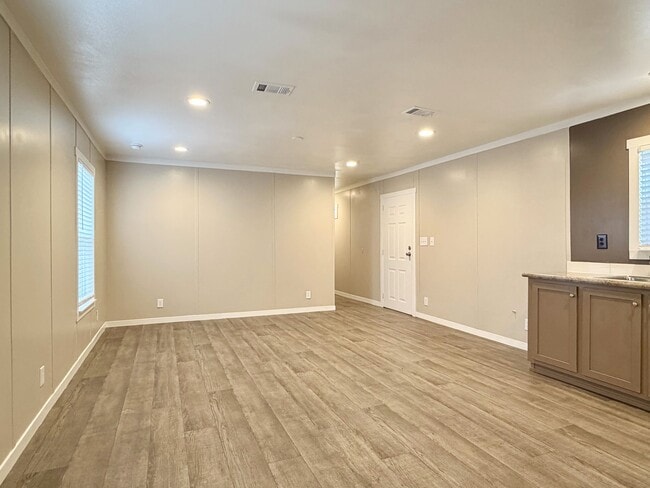 Photo - 109 Janice St