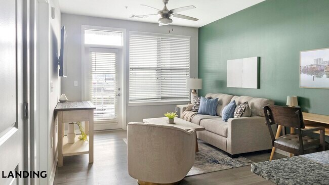 Photo - 2120 N Brevard St Unidad 502