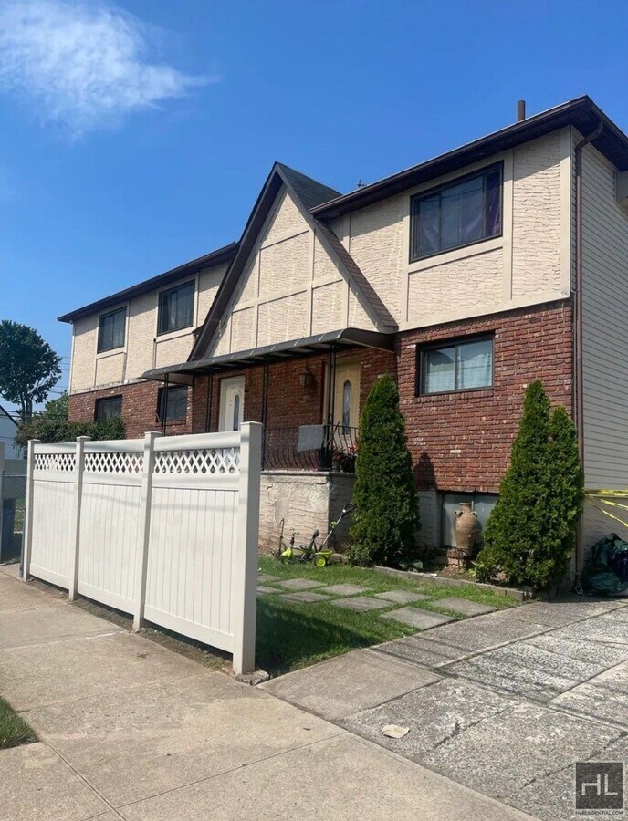 LAMBERTS LANE Apartment Unit 1R Staten Island, NY