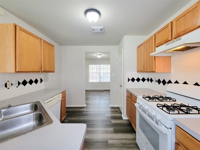 Photo - 5746 Roehampton Ct