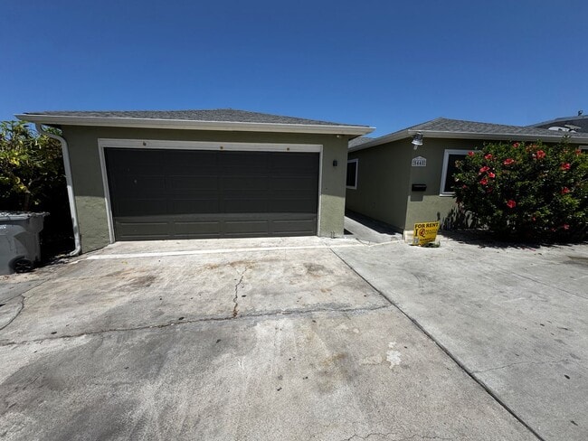 Building Photo - 5448 Encina Dr Unit 5448 A