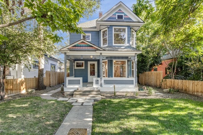 Building Photo - Victorian Home in Downtown Boise!