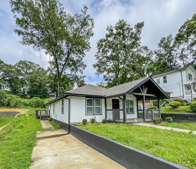 Photo - 878 N Grand Ave NW