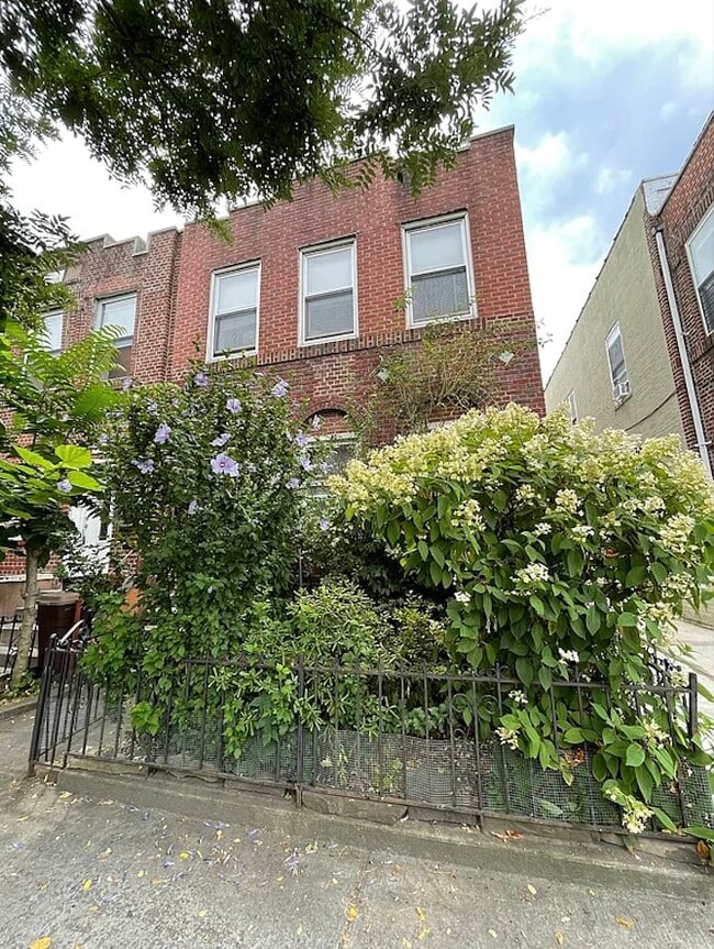 Building Photo - 2408 Beverley Rd Unit Lower Level