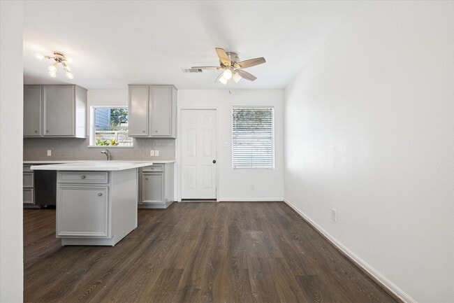 Photo - 4404 Vivian St