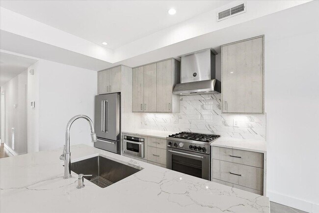 Photo - 290 Griffith St Unit 201