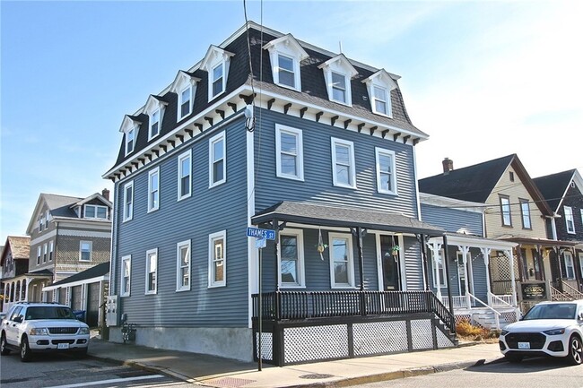 Photo - 668 Thames St