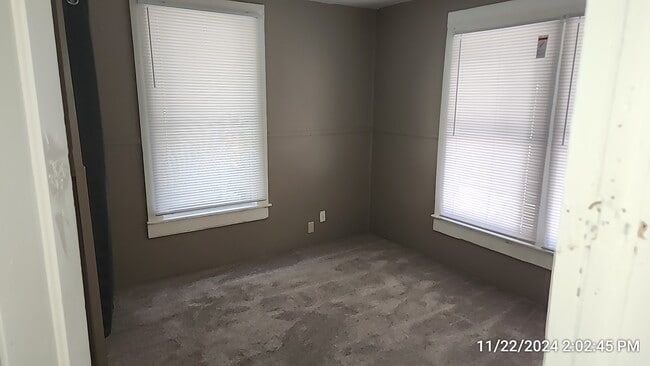 Photo - 716 Bronson St