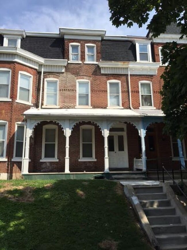 Building Photo - 929 W Gordon St Unit 4