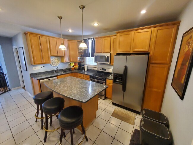 Photo - 2535 N Hamlin Ave Unit 2