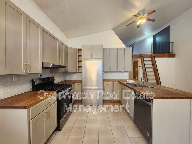 Building Photo - 10322 Chain of Rock St