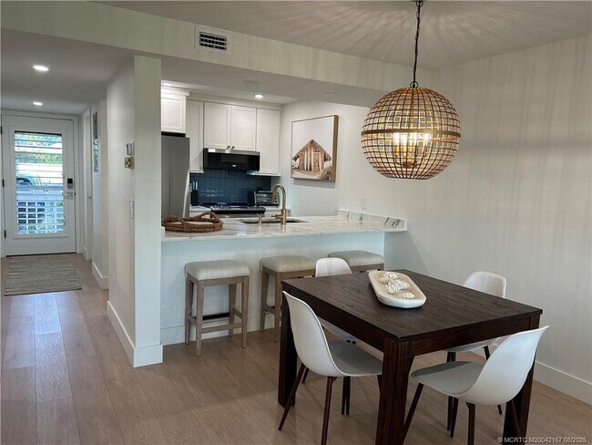 Building Photo - 484 NE Plantation Rd Unit 4102